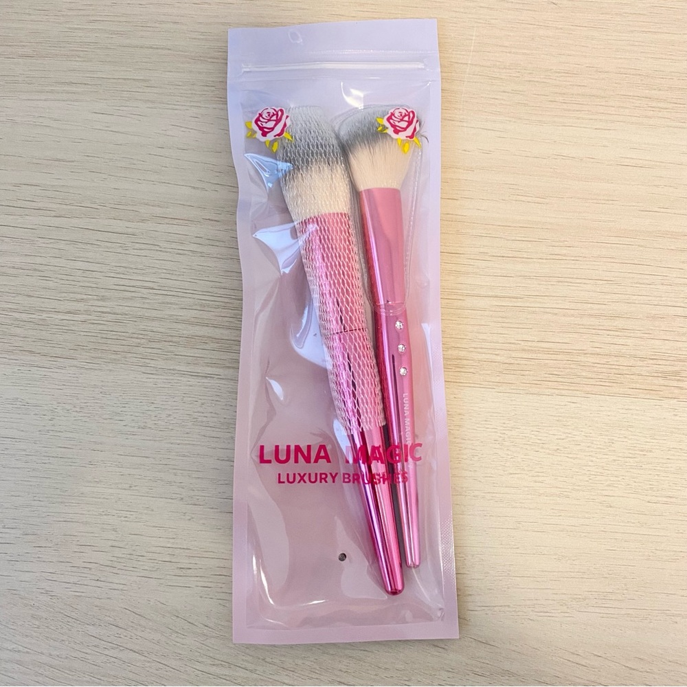 2/$15 🍍 Luna Magic Brush Set 🩷